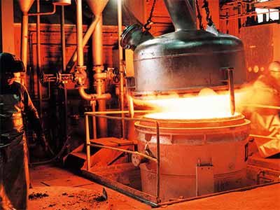 DETEM-Vakuumentgasungsanlage von 1985 – Eigenentwicklung zur Qualitätssteigerung von Edelstahl