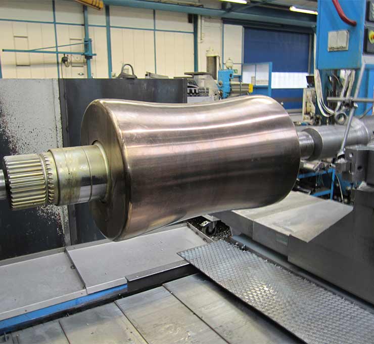 Großformatige Walze aus verschleißbeständigem Edelstahlguss für industrielle Fertigungsprozesse